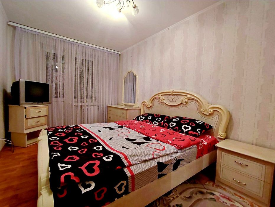 2-кім. Соборна. РОМАНТИЧНА СТУДІЯ, Кухня - ПІЛОН. Подобово. Ціна доби.