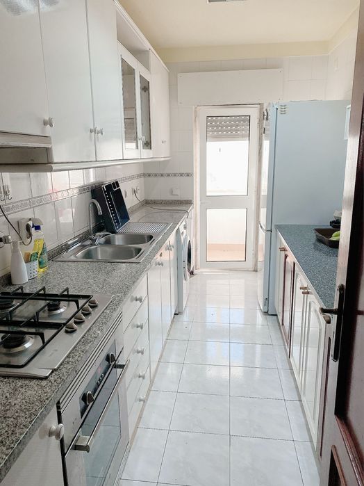 Quarto para arrendar em Trajouce