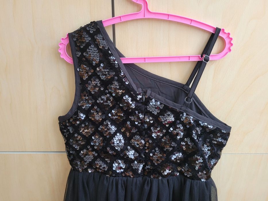 Нарядне плаття shein на 8 років
Пог 35. Довжина 112. Стан відмінний