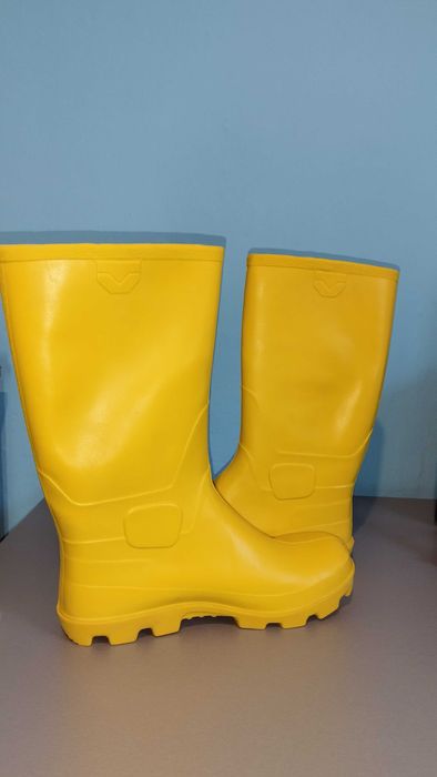 Профессиональные защитные  спец сапоги, обувь производства Франция.