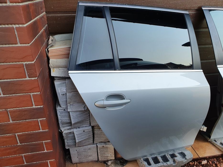 Drzwi tylne prawe BMW E61 kombi 354