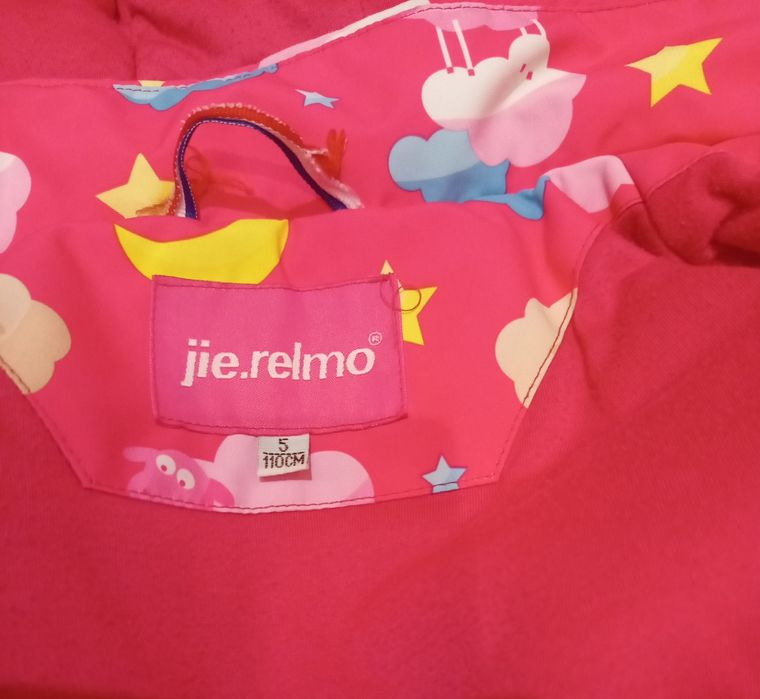 Куртка на девочку  110-120 рост