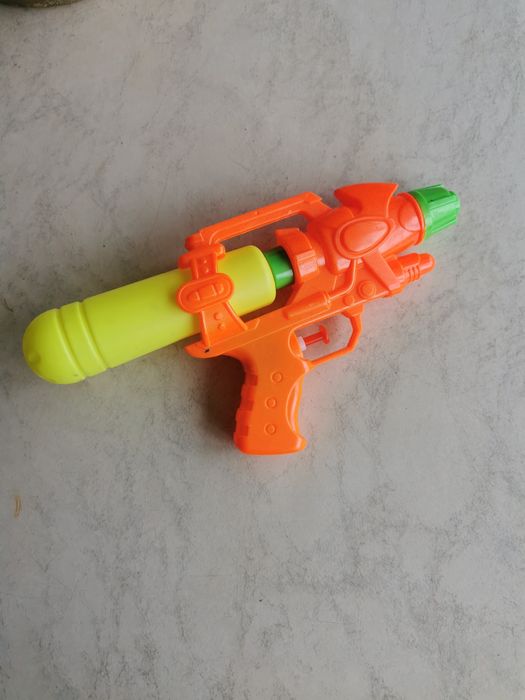 Продам водяний пістолет дитячий