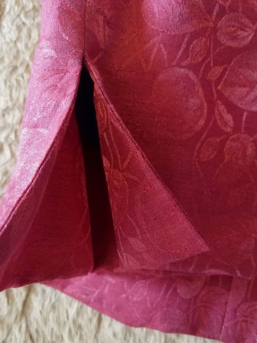 Krótki żakiet elegancki marynarka wdzianko lśniący materiał malinowy