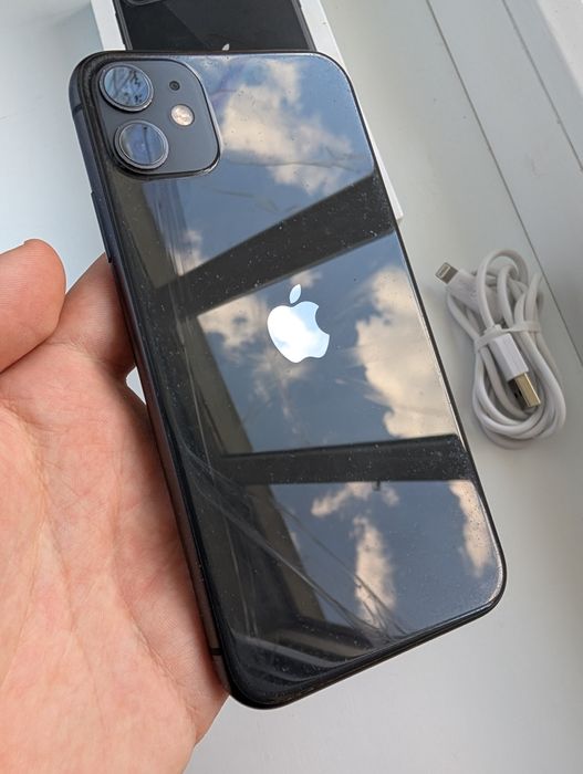 iPhone 11 128GB, хороший стан, повністю робочий