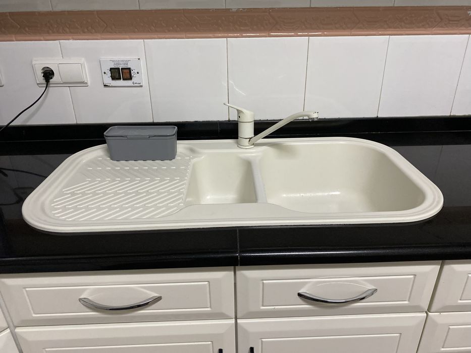 Cozinha e bancada de pedra