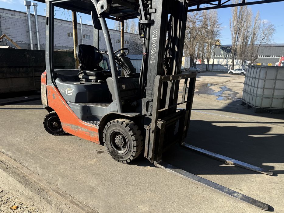 Погрузчик Toyota 1,5т дизель (вылет стрелы 4,5м)