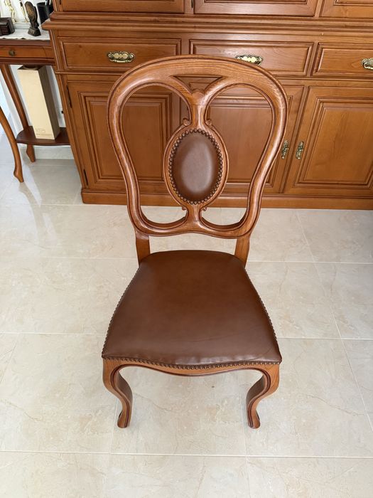 Mesa de jantar e 6 cadeiras cerejeira