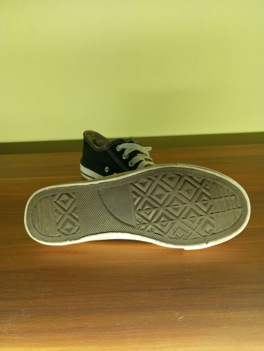 Продам кеди розмір 40