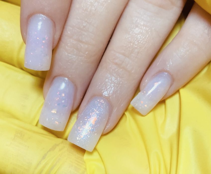 Послуги манікюру та педикюру