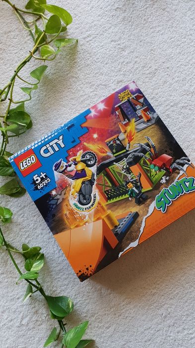 Klocki Lego City 60293 park kaskaderski motor puzzle autko wyścigówka