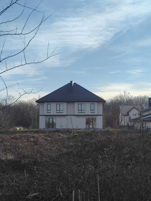 Продаж спареного котеджу у  Зимній Воді