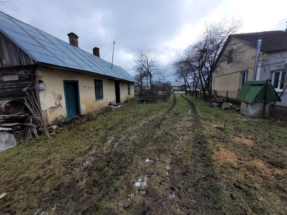 Дерев'яний будинок та земельна ділянка 14 сот. м. Кам'янка-Бузька