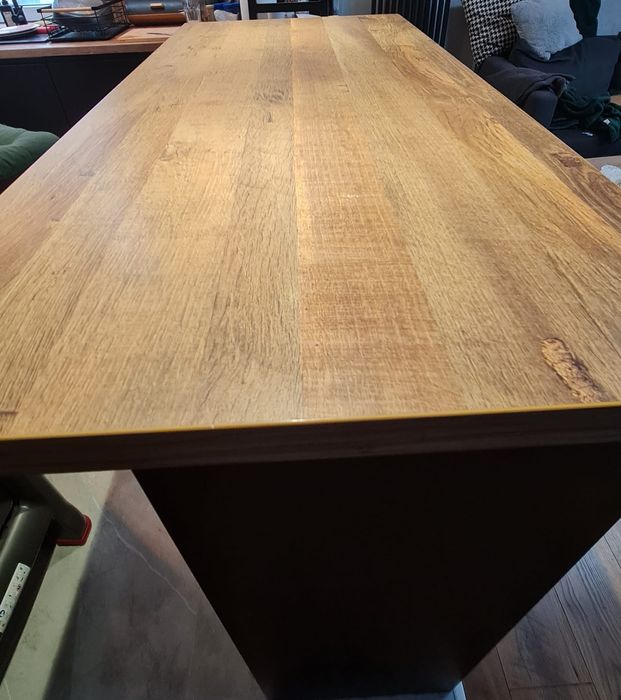 Stół /Wyspa kuchenna + 2 krzesła