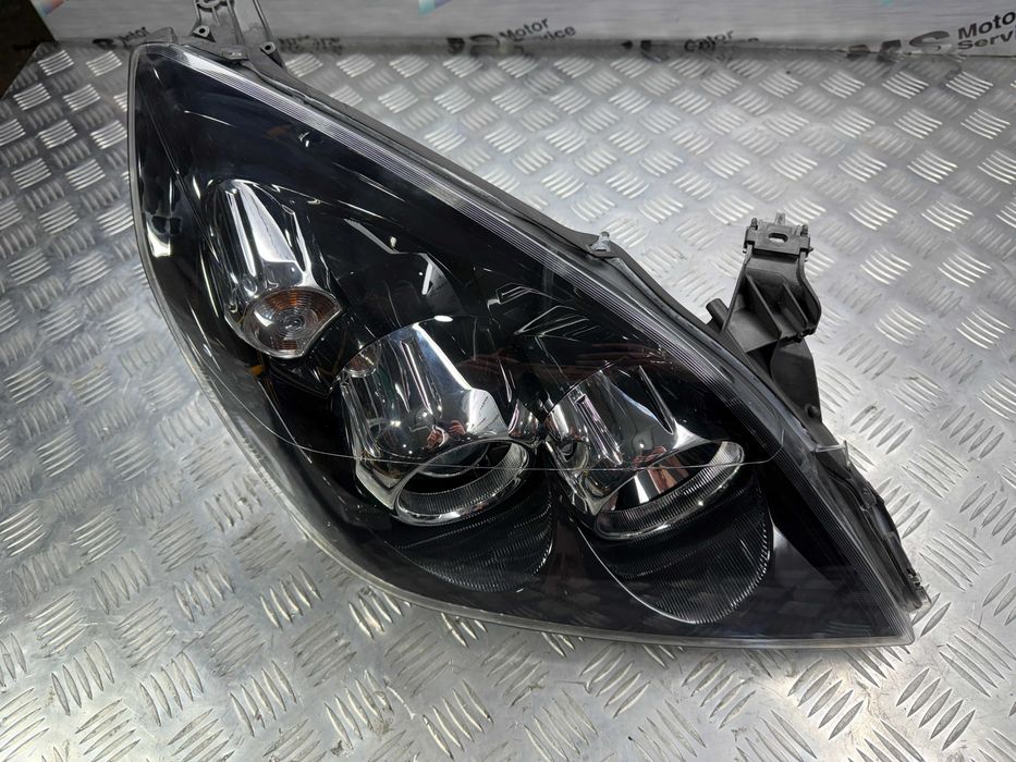 Фара правая Новая Opel Vectra C рестайлинг Valeo 89312329