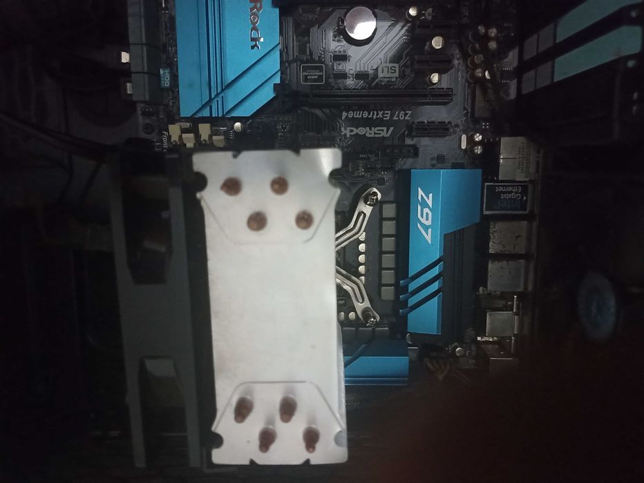 Core i5 4690K + cooler Master + Xfx 650W Pro + Asrock z97 extreme 4