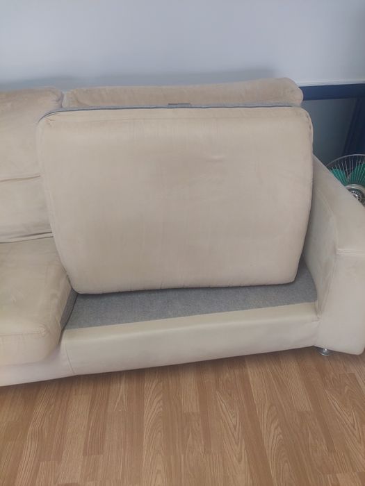 Sofá italiano design  marca FAMA LIVING em pele Nobuk 2 lugares .