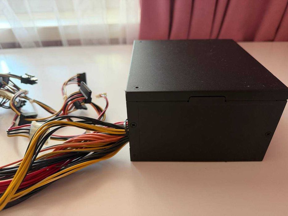 Продаю блок живлення Aerocool VX 700 Plus 700W