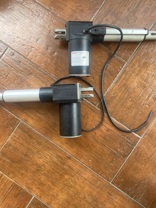 Vendo 2 motores de elevação