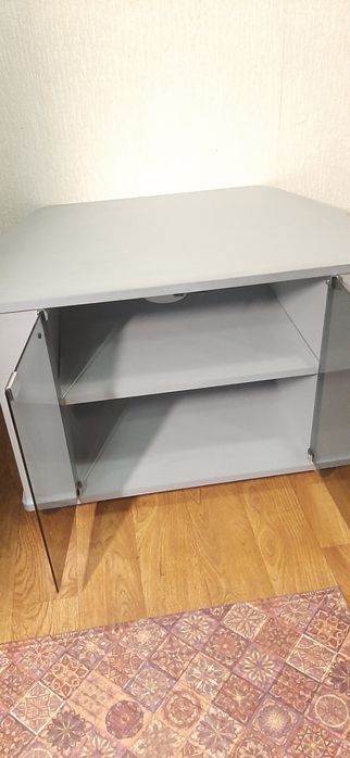 Продам тумбу под телевизор