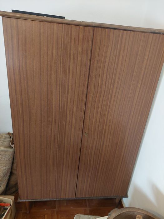 Armário roupeiro antigo