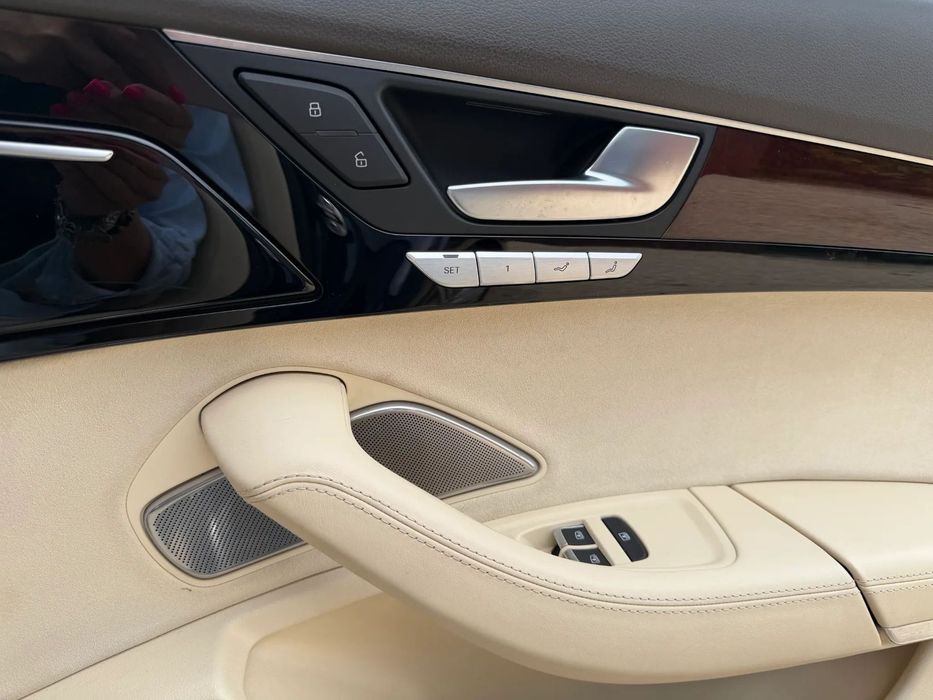 Audi A8 pierwszy
