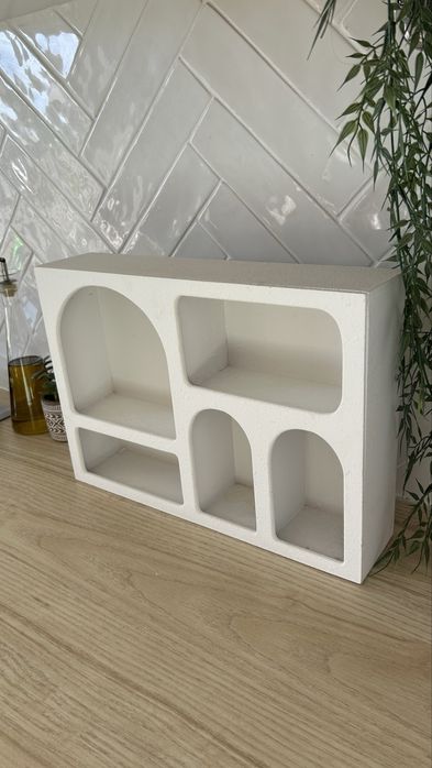 Estante / Nicho Decorativo Branco com Arcos