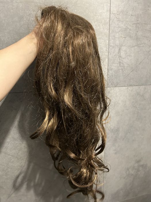 Brązowa peruka - długie włosy
