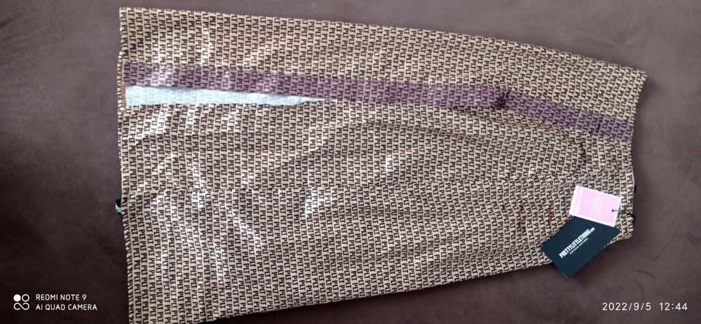 Спідниця з розрізом