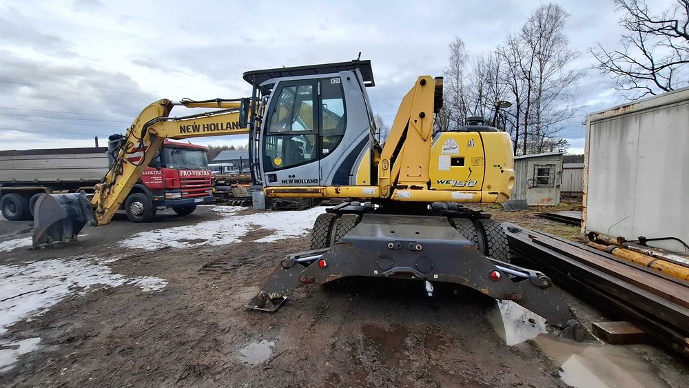 Koparka kołowa New Holland WE 150 C, 2012 r, podnoszona kabina.