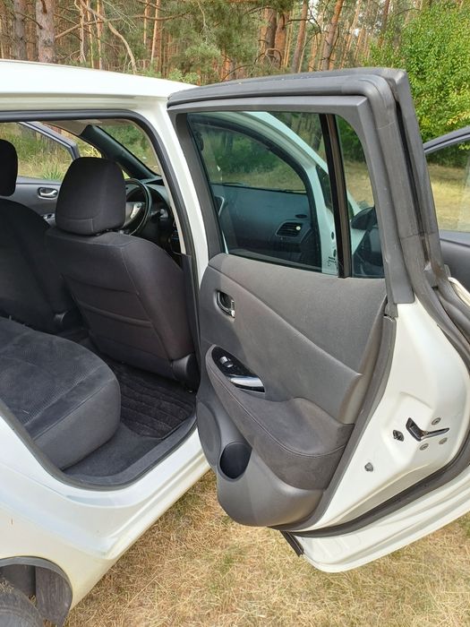 Продам Nissan Leaf