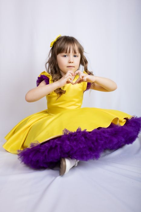 Сукня (плаття) на випуск