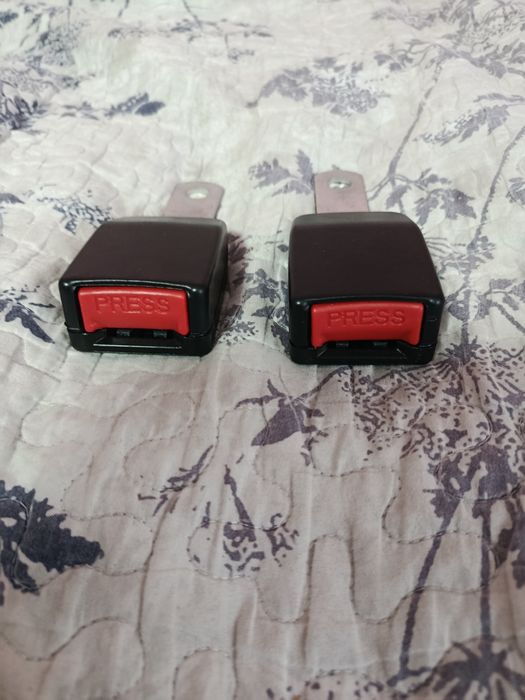 Продам 2 шт защолки для пасів безпеки