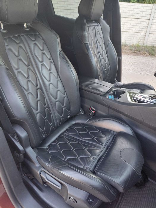 Продам автомобіль Peugeot 3008