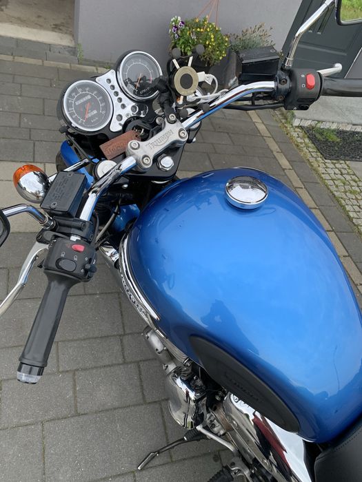 Triumph Thunderbird 900 Bonneville Custom, zarejestrowany