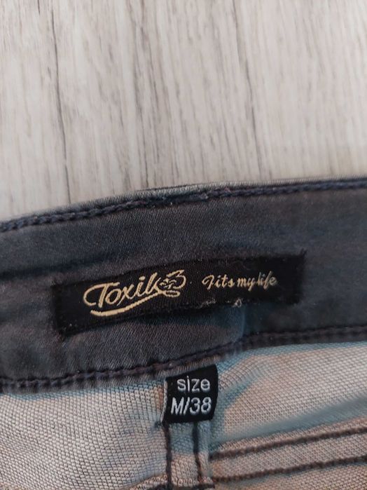 Spodnie jeansowe damskie toxik szare zwężane rozciągliwe rozmiar 38