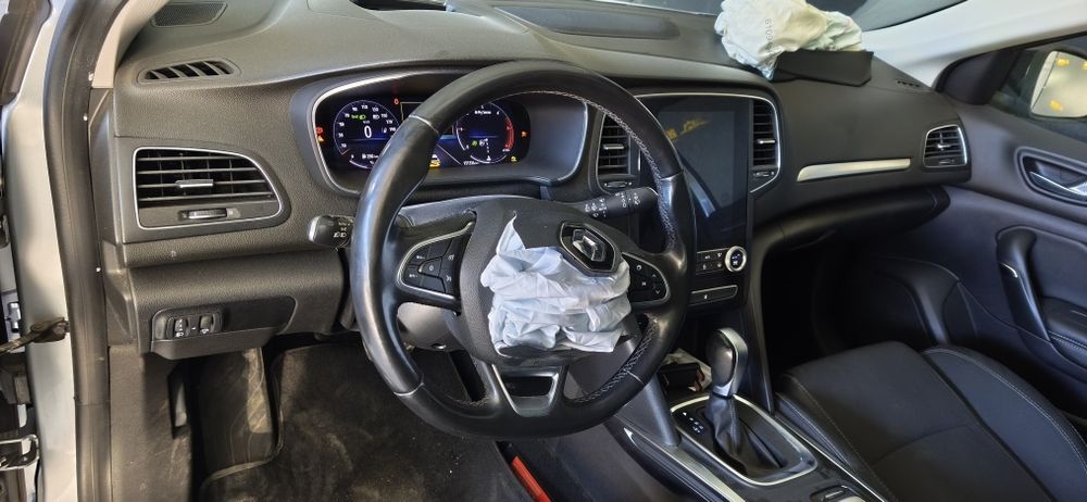 Renault Megane IV salvado