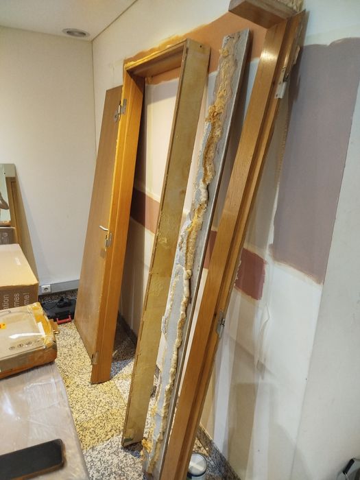 Portas em madeira, rodapé em madeira,arcos das portas,