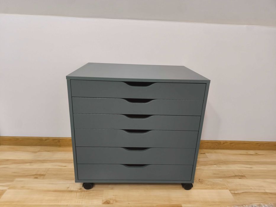 Niebieska szafka na kółkach - IKEA