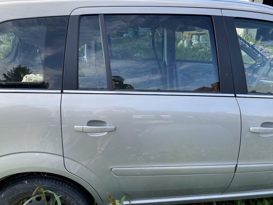 Drzwi Opel Zafira B kolor z167