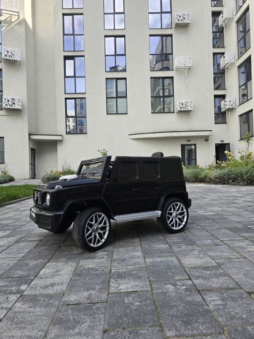 Дитячий електромобіль Mercedes-Benz G-class  чорний