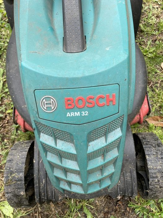 Corta relvas BOSCH Arm32