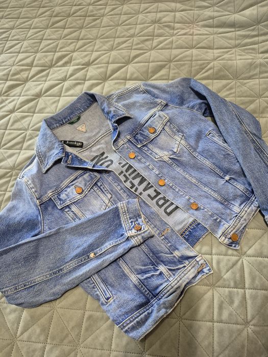 Продам жіночий жакет Guess ,розмір м 36-38