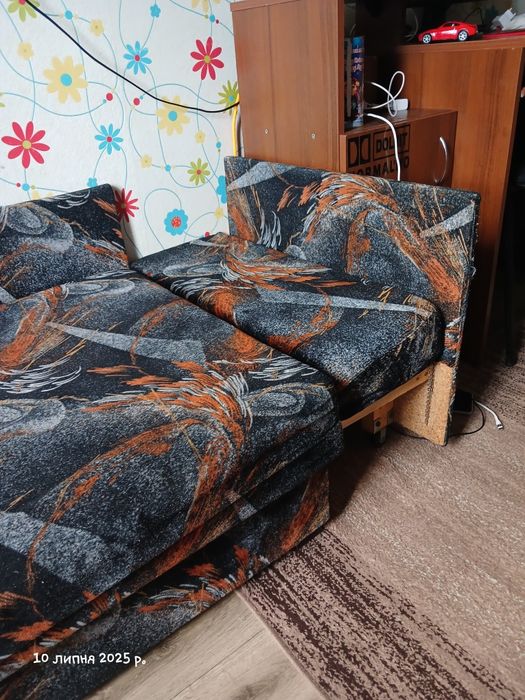 Дитячий диван з нішою в середині