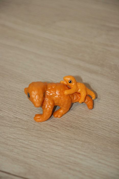 Kinder EN124 - Natoons - Hanging Animals