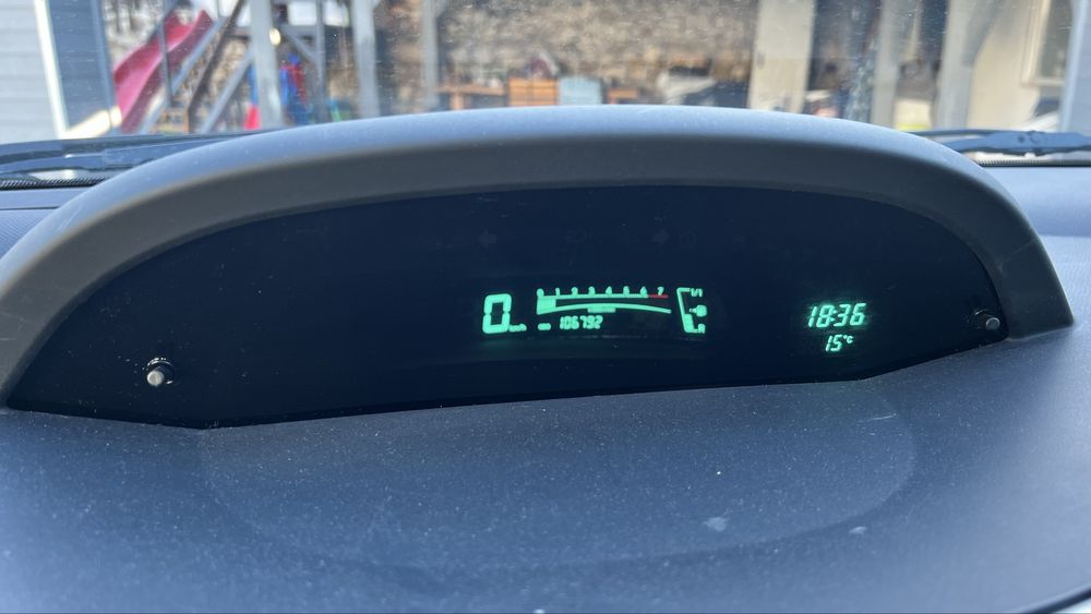 Toyota yaris II a 1.1 klimatyzacja 2009