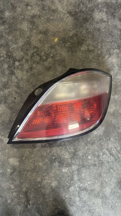farolins traseiros para opel astra H 2005 (direito ja foi vendido)