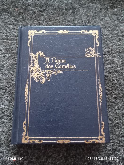 Livro " A dama das camélias"
