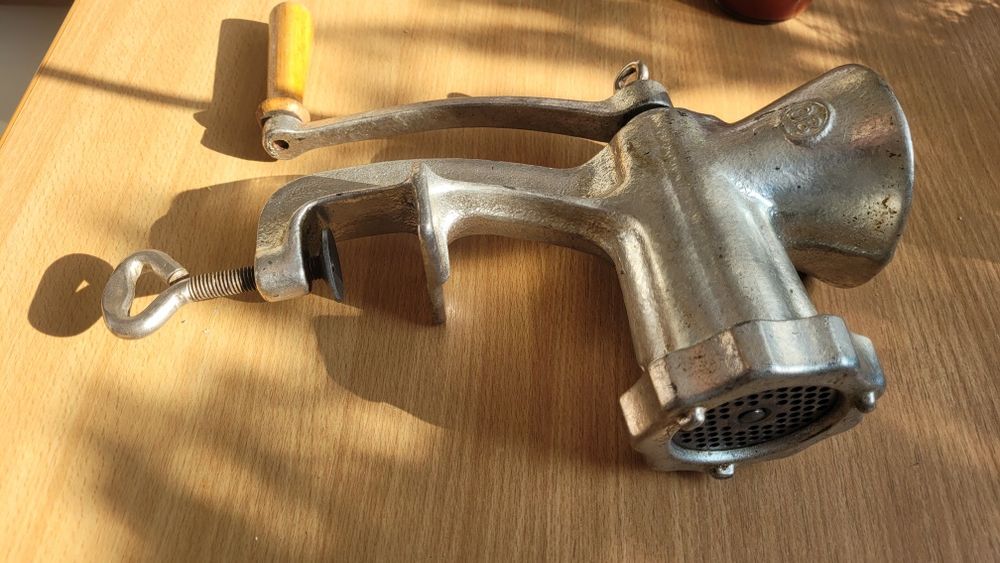 Maszynka zeliwna do mielenia