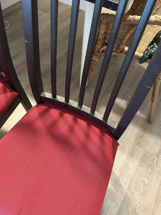 Cadeiras em castanho escuro Ikea